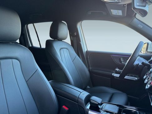 Used 2023 Mercedes-Benz GLB 250 image 31