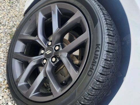 Used 2019 Dodge Charger SXT w/ Blacktop Package RWD image 3