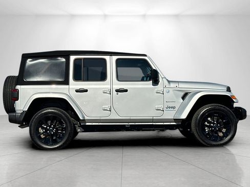 Used 2024 Jeep Wrangler Sahara image 2