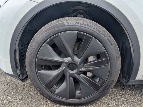 Used 2025 Tesla Model Y Long Range image 16