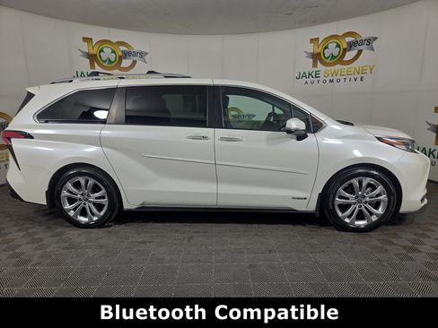 Used 2021 Toyota Sienna Platinum FWD image 11