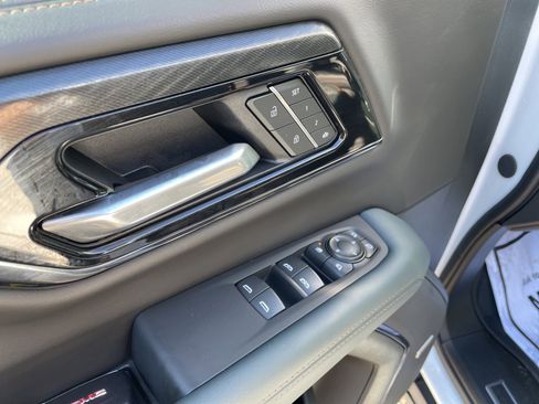 Used 2025 GMC Yukon AT4 w/ AT4 Premium Plus Package image 14