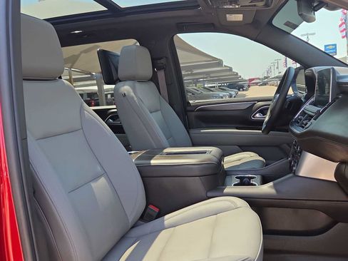 Used 2024 Chevrolet Suburban LT w/ LT Signature Package RWD image 18