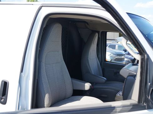 Used 2025 Chevrolet Express 2500 w/ Communications Package RWD image 18