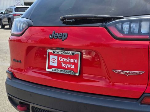 Used 2019 Jeep Cherokee Trailhawk w/ Comfort/Convenience Group AWD/4WD image 16