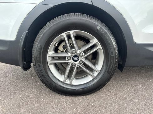 Used 2017 Hyundai Santa Fe Sport FWD image 31