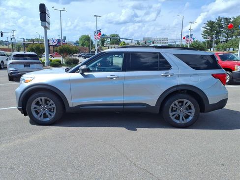 Certified 2021 Ford Explorer XLT w/ Equipment Group 202A AWD/4WD image 2