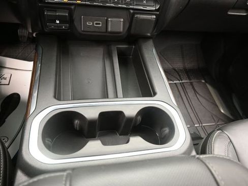 Used 2021 Chevrolet Silverado 1500 High Country w/ Technology Package image 11