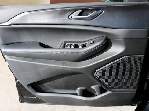New 2025 Jeep Grand Cherokee L Altitude RWD image 11