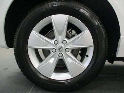 Used 2022 Volvo XC60 B5 Momentum image 28