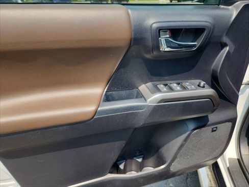 Certified 2021 Toyota Tacoma Limited AWD/4WD image 13