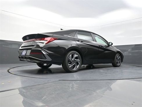 New 2026 Hyundai Elantra Limited image 38