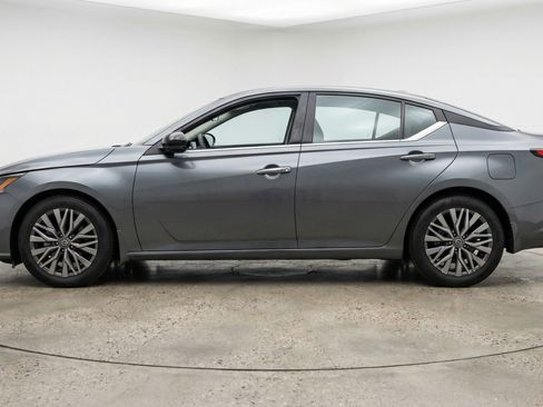 Used 2025 Nissan Altima 2.5 SV image 5