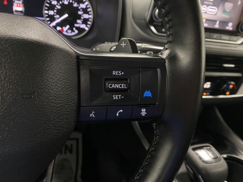 Certified 2025 Nissan Rogue SV AWD/4WD image 17