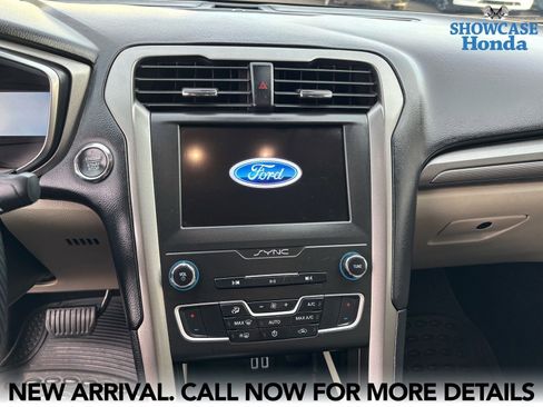 Used 2020 Ford Fusion SE image 10