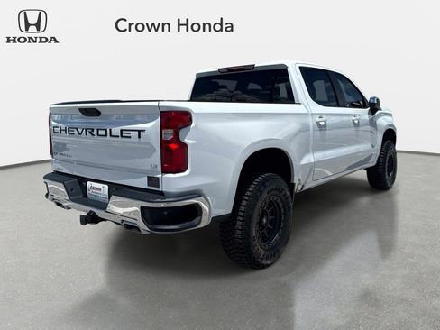 Used 2022 Chevrolet Silverado 1500 LT AWD/4WD image 4