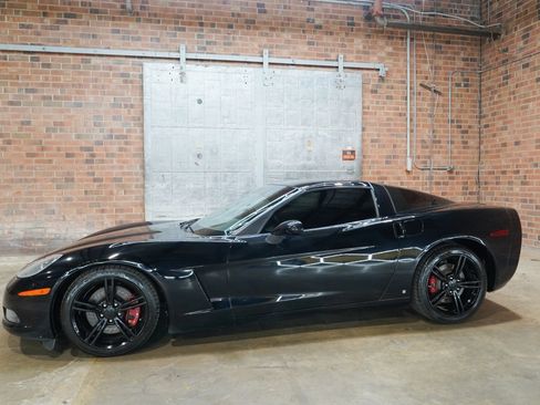Used 2007 Chevrolet Corvette Coupe w/ Preferred Equipment Group RWD image 9