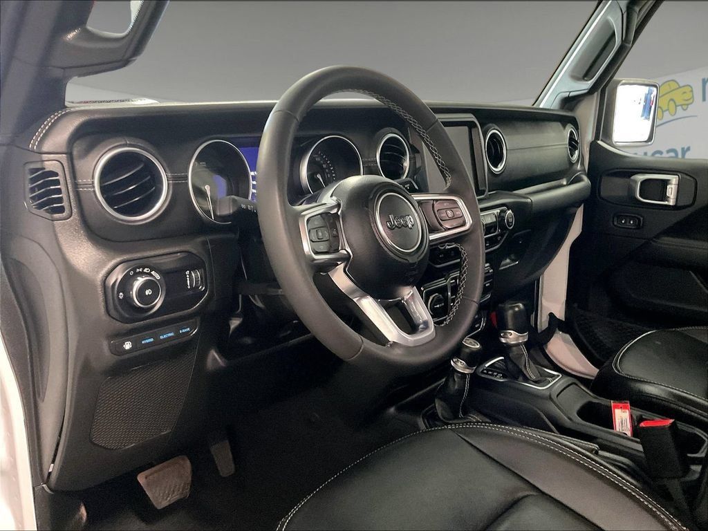 Used 2023 Jeep Wrangler Unlimited Sahara AWD/4WD image 8