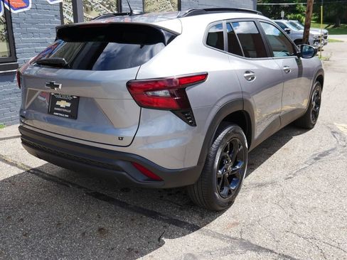 New 2026 Chevrolet Trax LT w/ Sunroof Package FWD image 31