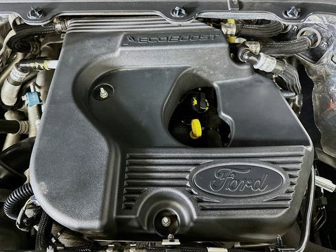 Used 2020 Ford Explorer XLT w/ Equipment Group 202A image 35