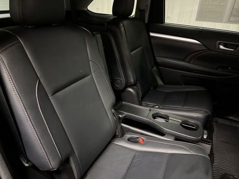 Used 2018 Toyota Highlander XLE AWD/4WD image 27