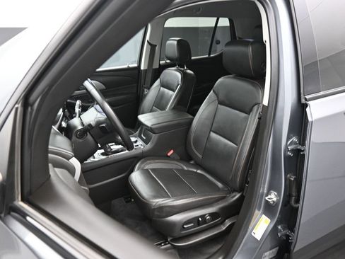 Used 2021 Chevrolet Traverse RS image 9
