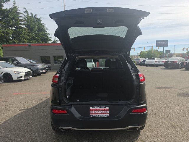 Used 2015 Jeep Cherokee Limited w/ Luxury Group AWD/4WD image 11