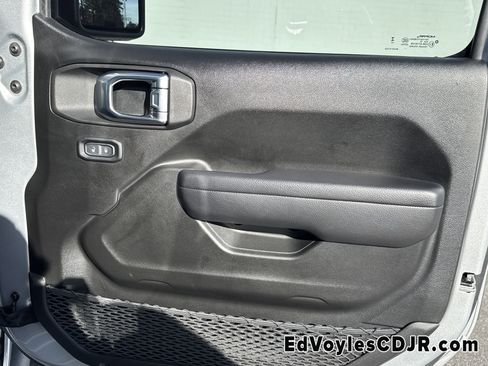 Used 2023 Jeep Gladiator Willys image 17