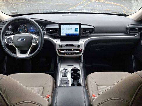 Used 2022 Ford Explorer XLT w/ Class IV Trailer Tow Package image 10