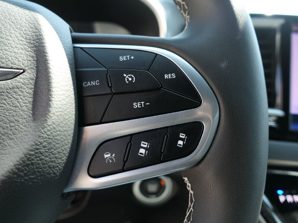 Used 2025 Chrysler Voyager LX FWD image 14
