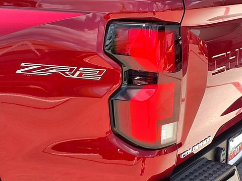 Used 2023 Chevrolet Colorado ZR2 w/ ZR2 Convenience Package III AWD/4WD image 8