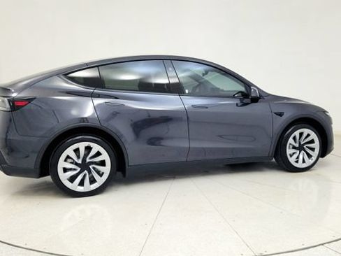 Used 2026 Tesla Model Y Long Range RWD image 11