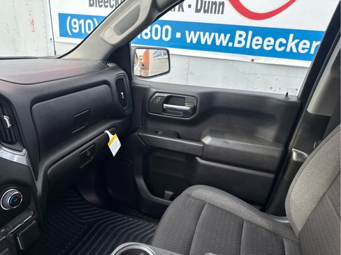 Used 2024 Chevrolet Silverado 1500 Custom image 33