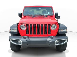 Used 2023 Jeep Gladiator Sport video 2