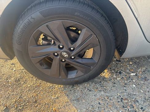 Used 2022 Hyundai Elantra SEL w/ Convenience Package image 12