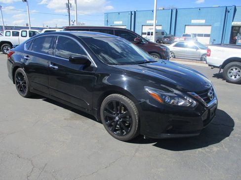 Used 2017 Nissan Altima 2.5 SR w/ Midnight Edition Package FWD image 1