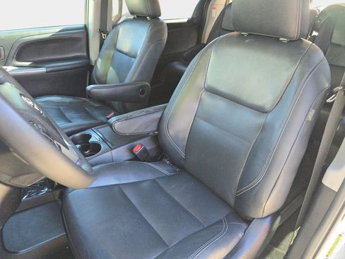 Used 2017 Toyota Sienna SE Premium FWD image 19