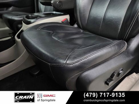 Used 2022 Chrysler Pacifica Touring-L FWD image 22