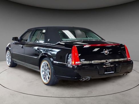Used 2008 Cadillac DTS w/ Sun And Sound Package FWD image 7