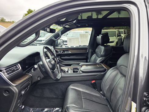 Certified 2022 Jeep Grand Wagoneer Series I w/ Flexible Seating Group AWD/4WD image 13
