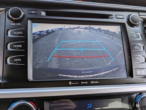 Used 2019 Toyota Highlander SE image 24