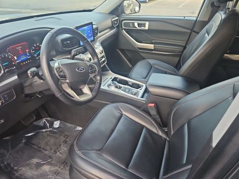 Used 2022 Ford Explorer XLT w/ Equipment Group 202A AWD/4WD image 15