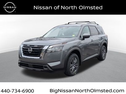 New 2025 Nissan Pathfinder SV w/ SV Premium Package