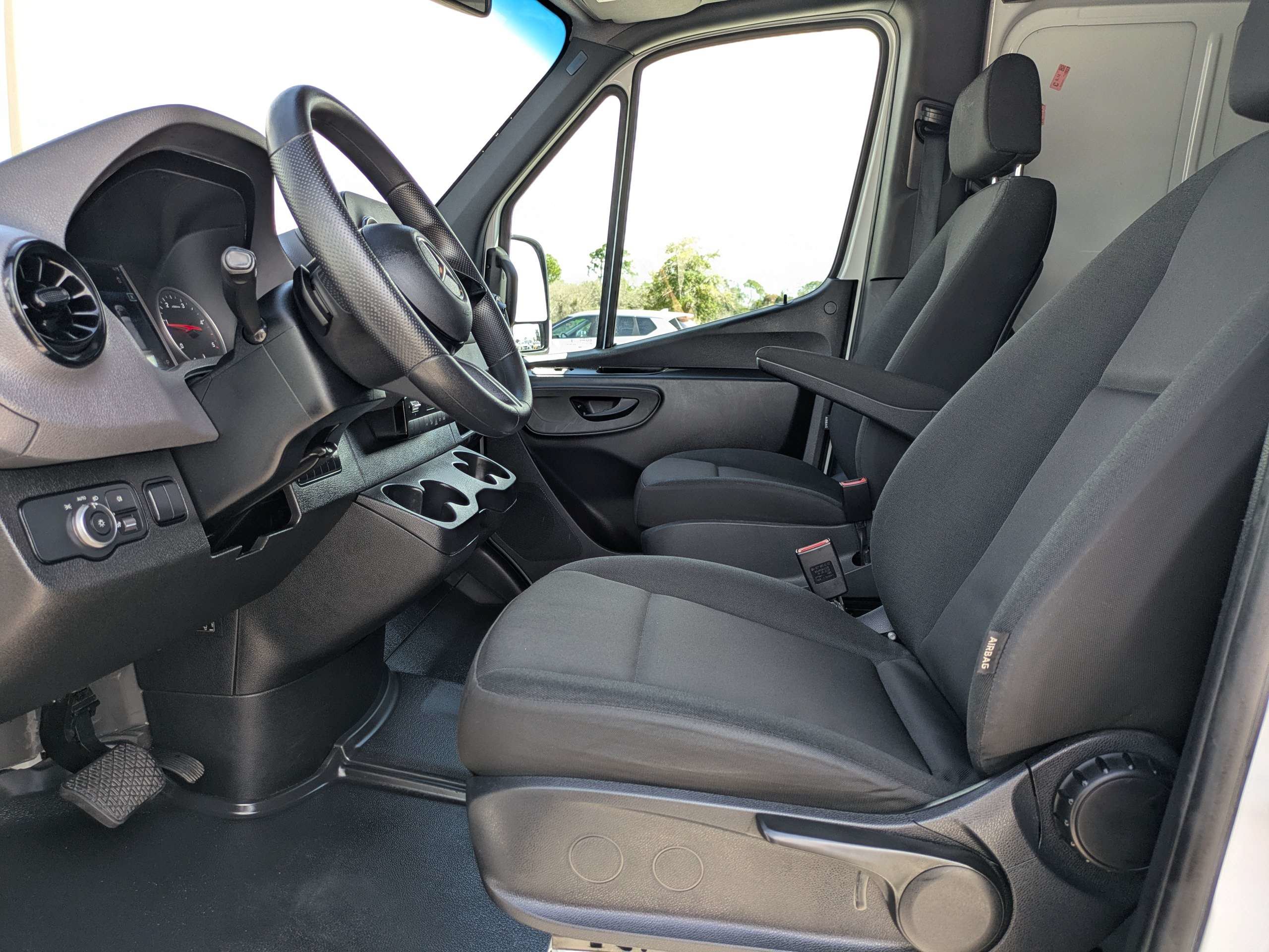 Used 2025 Mercedes-Benz Sprinter 2500 image 21