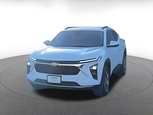 Used 2025 Chevrolet Trax LT image 14