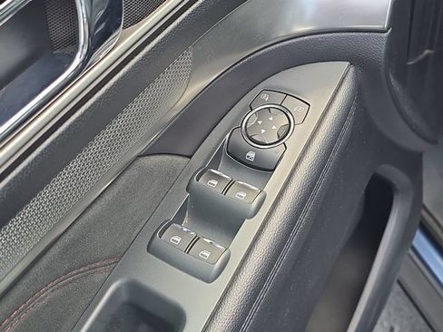 Used 2018 Ford Explorer XLT w/ Equipment Group 202A AWD/4WD image 9
