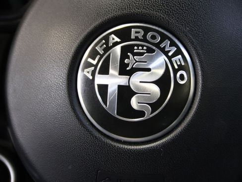 Used 2022 Alfa Romeo Stelvio Ti AWD/4WD image 15