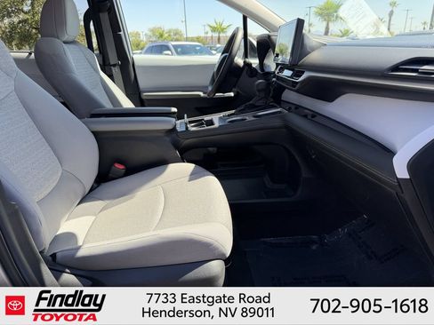 Certified 2025 Toyota Sienna LE FWD image 15