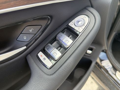 Used 2022 Mercedes-Benz GLC 300 4MATIC w/ Driver Assistance Package image 14