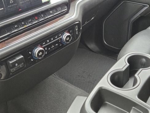 Used 2025 GMC Sierra 1500 SLT image 9